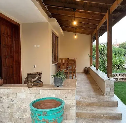 ヴィラ Pinar - Near The Airport And