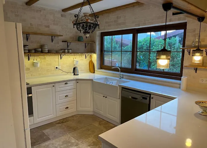 ヴィラ Pinar - Near The Airport And